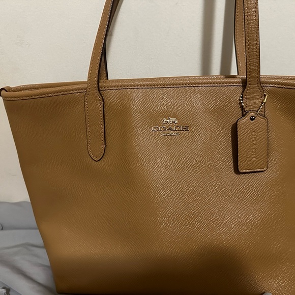 Coach tote in MINT condition - Picture 2 of 9